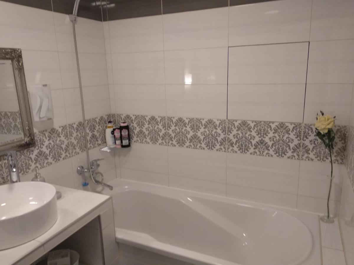 Appartment New In Center Mogilev Bagian luar foto